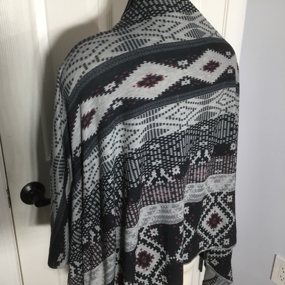 American Rag Sweater - Picture 2 of 5